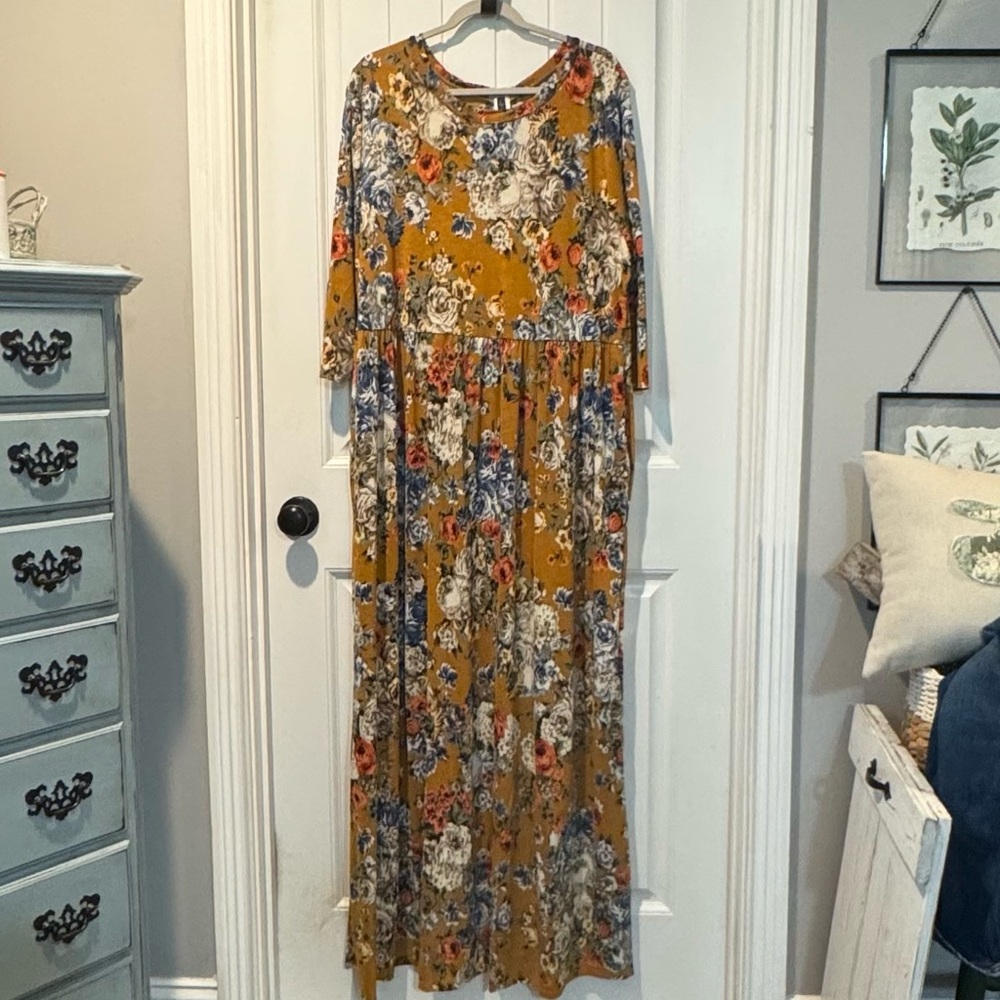 Beautiful Floral Maxi Dress in Mustard and Blue With Pockets Size 3X